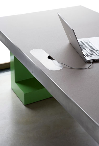 bureau van Jean Meirlaen in de loft in de stokerijstraat te Gent